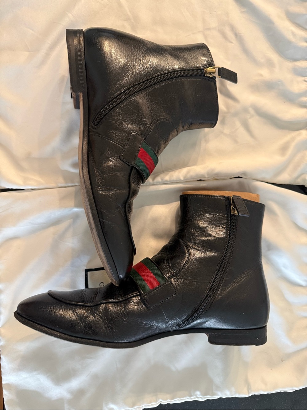 Gucci Black Leather Ankle Boots with Green and Red strap and Gold GG - Picture 3 of 10